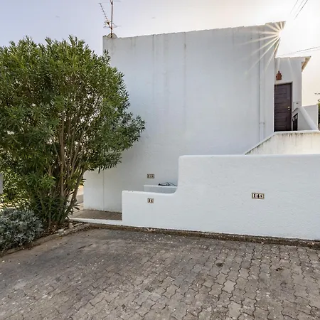 Appartamento Coolhouses Algarve, Luz, 1 Bed Flat, Floor, A Stone's Throw To The Beach, Casa Isabell *