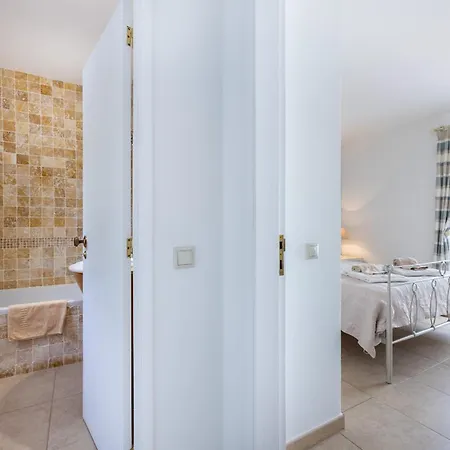 Coolhouses Algarve, Luz, 1 Bed Flat, Floor, A Stone's Throw To The Beach, Casa Isabell Διαμέρισμα