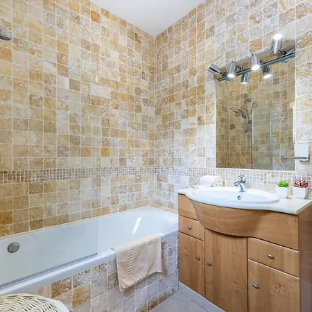 Coolhouses Algarve, Luz, 1 Bed Flat, Floor, A Stone's Throw To The Beach, Casa Isabell Appartement *