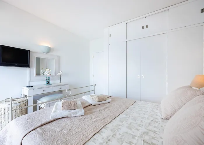 Coolhouses Algarve, Luz, 1 Bed Flat, Floor, A Stone's Throw To The Beach, Casa Isabell Daire