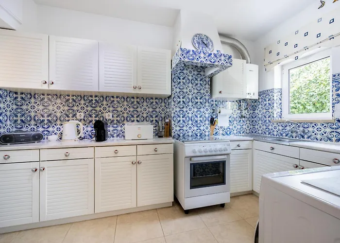 Coolhouses Algarve, Luz, 1 Bed Flat, Floor, A Stone's Throw To The Beach, Casa Isabell Daire *